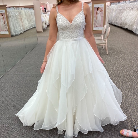 SOLD Wedding Dress - Ballgown - Picture 3 of 5